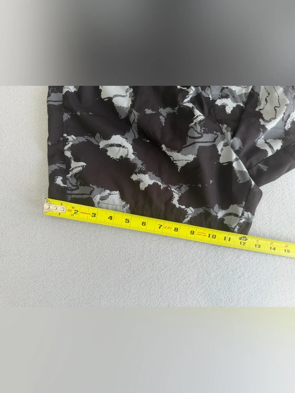 Brooks Men’s Running Shorts Large Black/Gray Camo Lined Mesh Drawstring